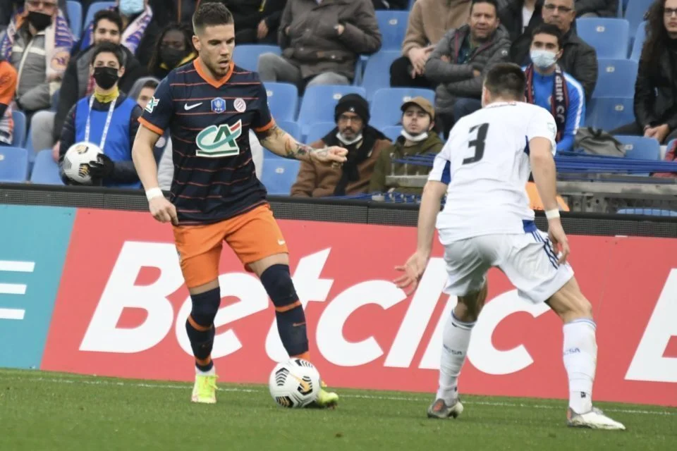 Francis MOMBO avec le staff du RC Strasbourg - Coupe de France 2022